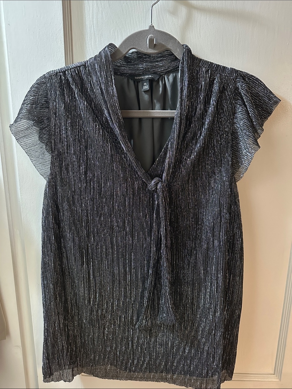 Banana Republic Black Silver Metallic Tie-Neck Cap Sleeve Blouse